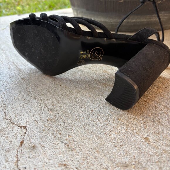 Chinese Laundry Black Suede Heels Size 8 - Picture 5 of 6